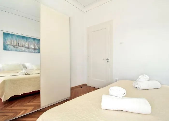 Figurin Apartament *