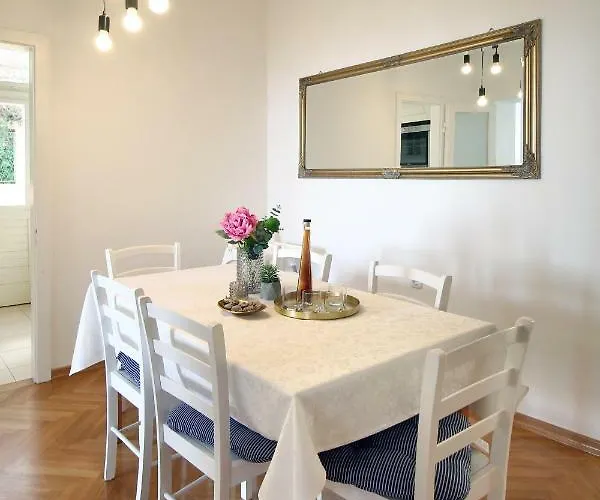 Apartament Figurin *