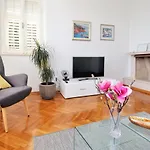 Figurin Apartman *